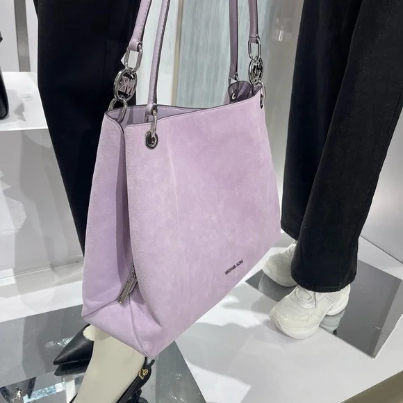 MICHAEL KORS Christina Large Suede Triple Gusset Shoulder Tote Bag
Lt Quartz
NWT - Picture 7 of 16